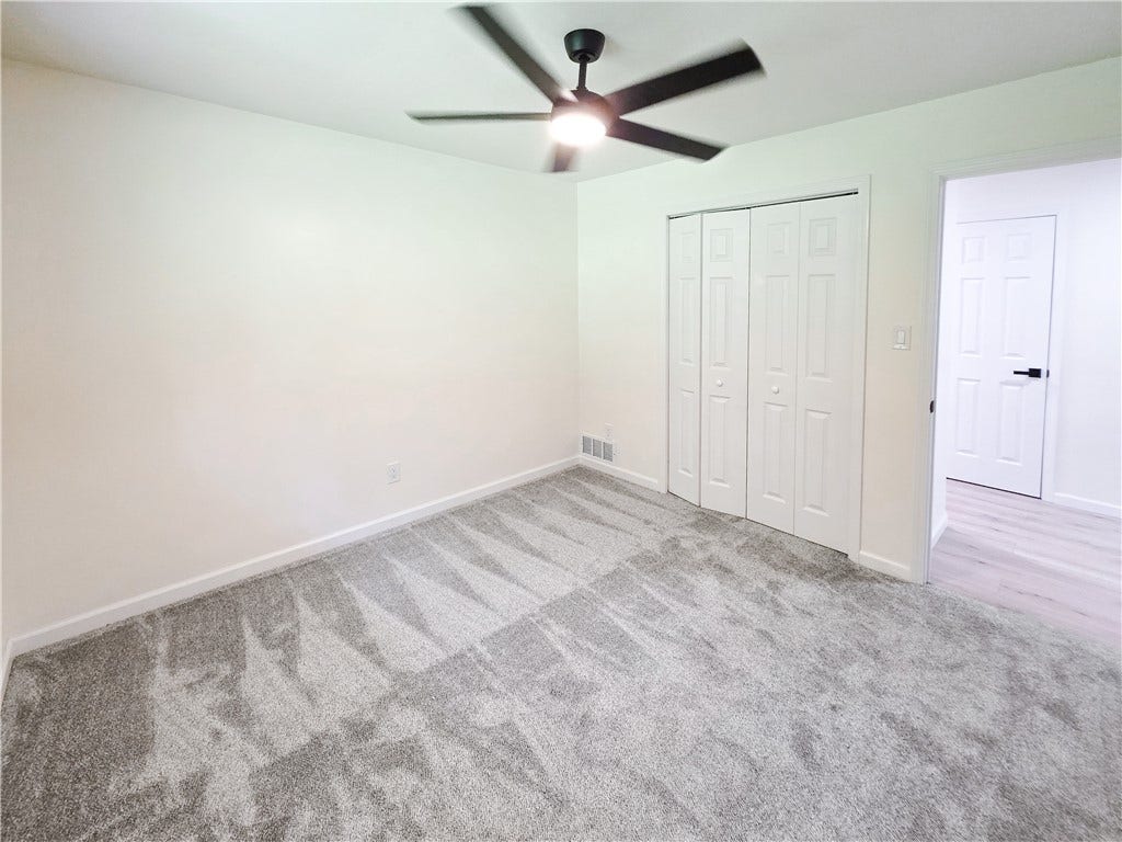 350 Country Club Rd, Washington, PA 15301