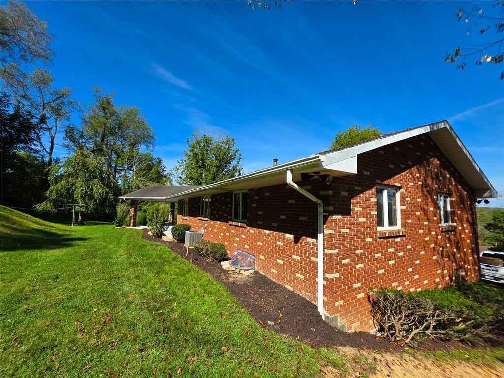 350 Country Club Rd, Washington, PA 15301