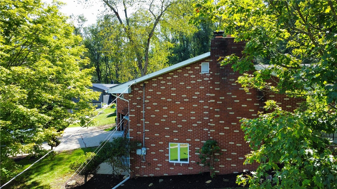 350 Country Club Rd, Washington, PA 15301
