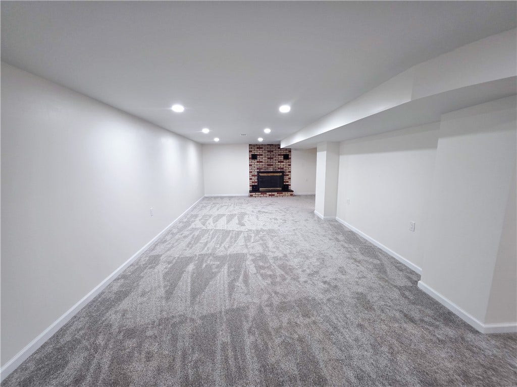 350 Country Club Rd, Washington, PA 15301
