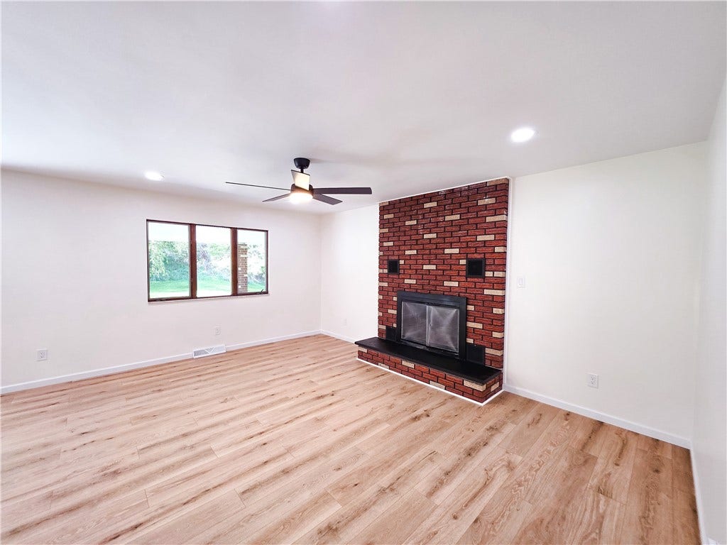 350 Country Club Rd, Washington, PA 15301