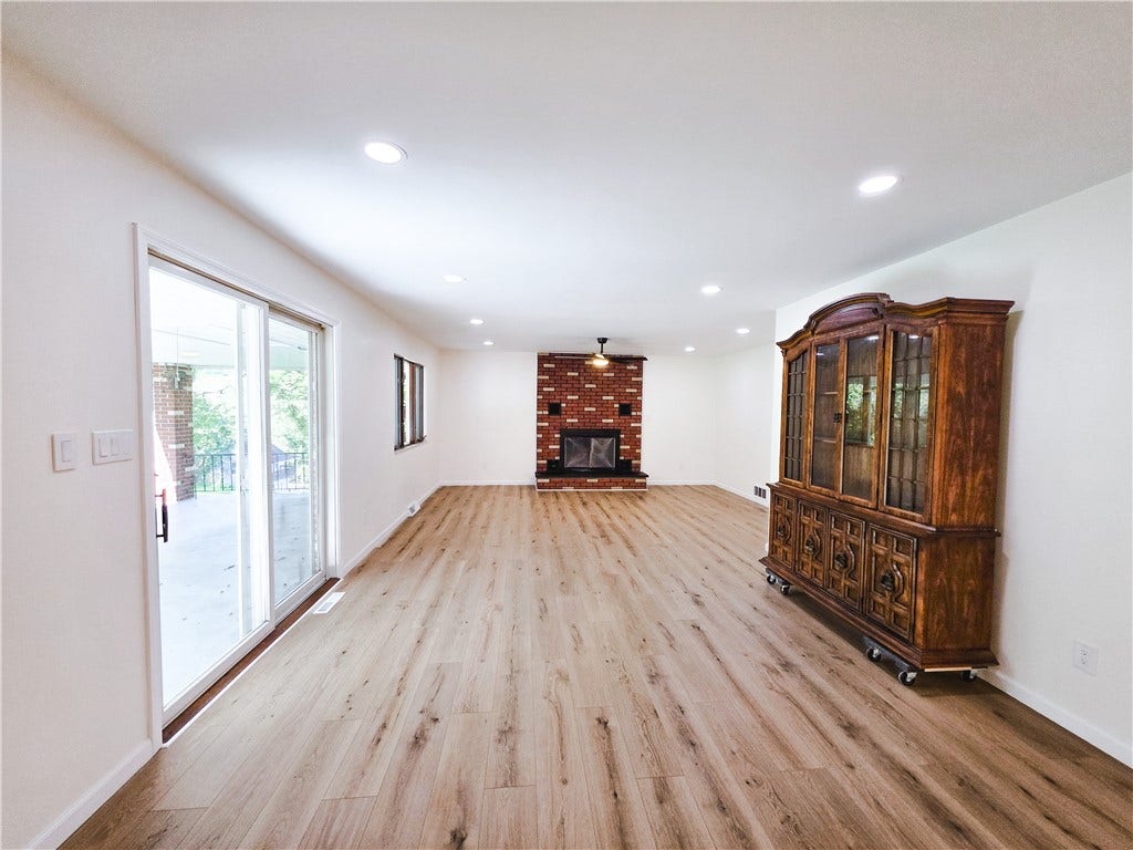 350 Country Club Rd, Washington, PA 15301