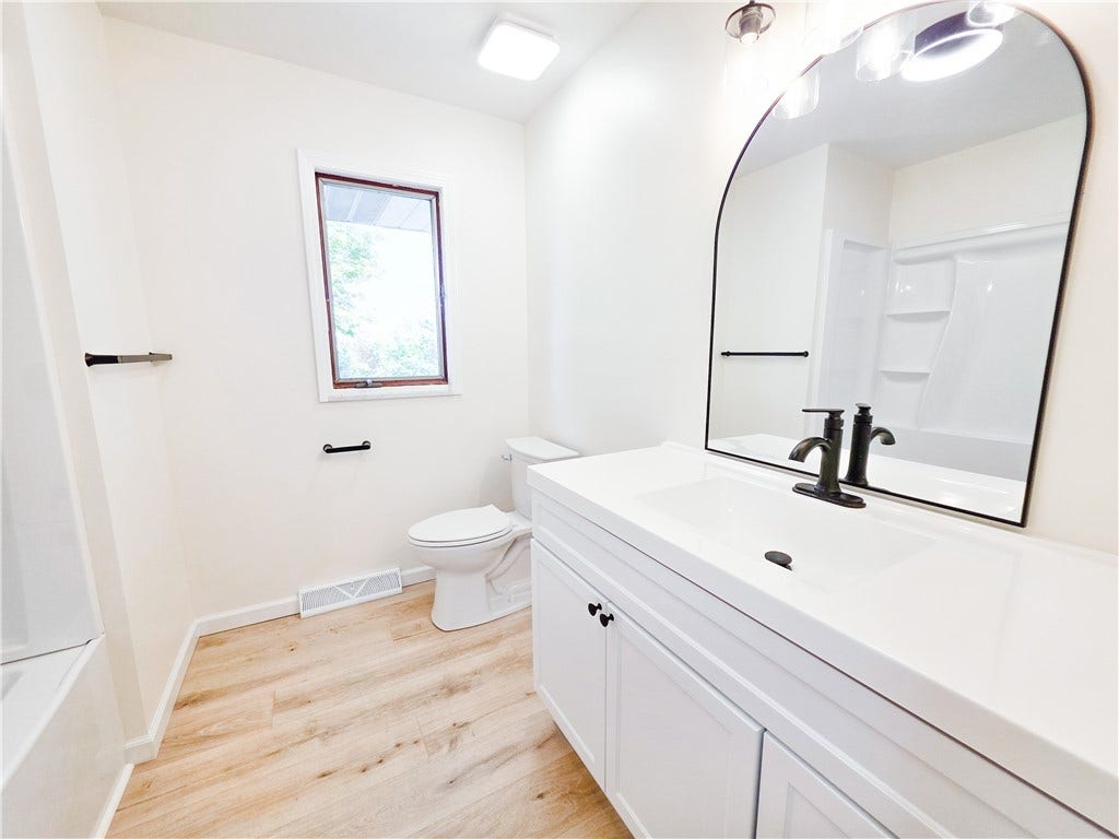 350 Country Club Rd, Washington, PA 15301