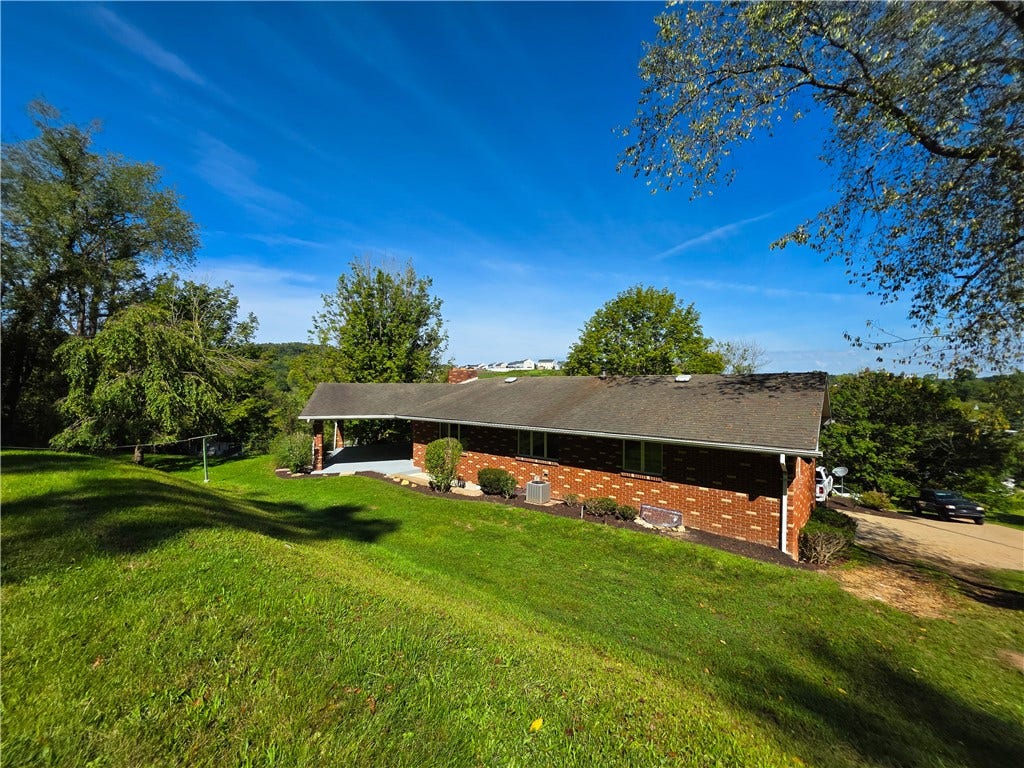 350 Country Club Rd, Washington, PA 15301