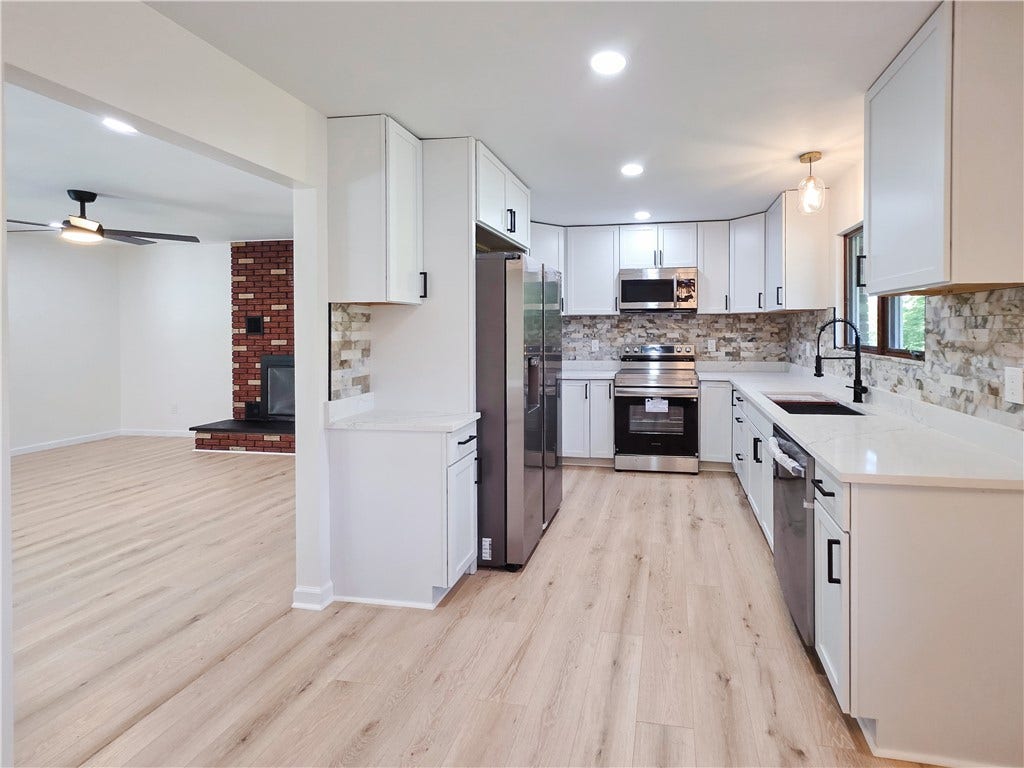 350 Country Club Rd, Washington, PA 15301