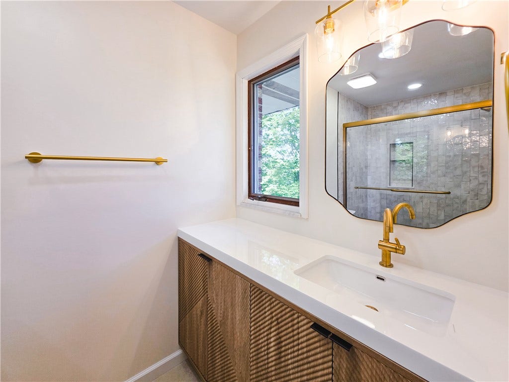 350 Country Club Rd, Washington, PA 15301