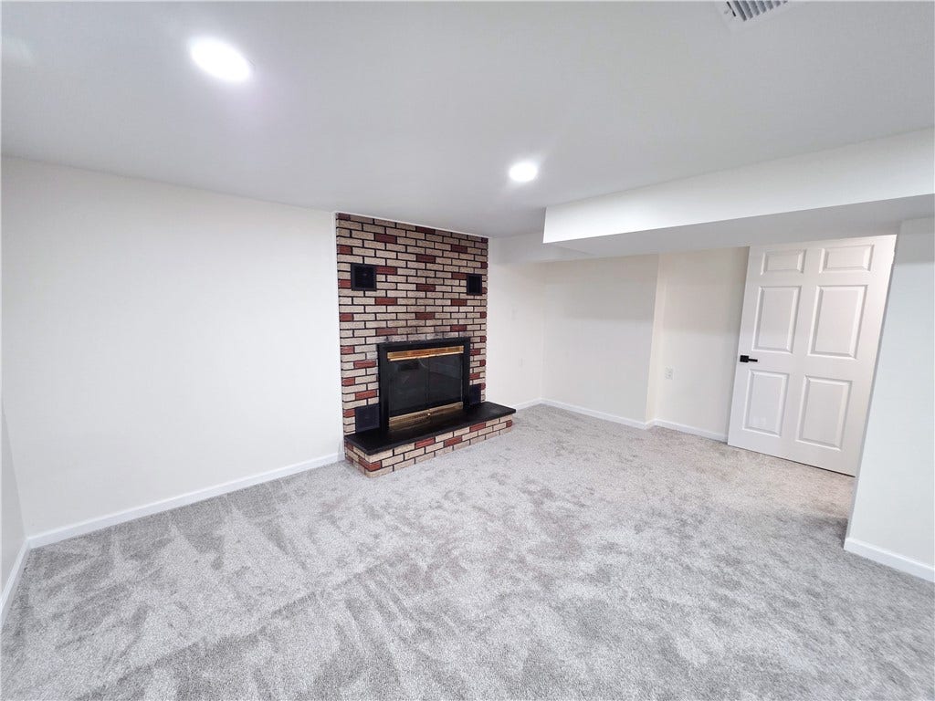 350 Country Club Rd, Washington, PA 15301