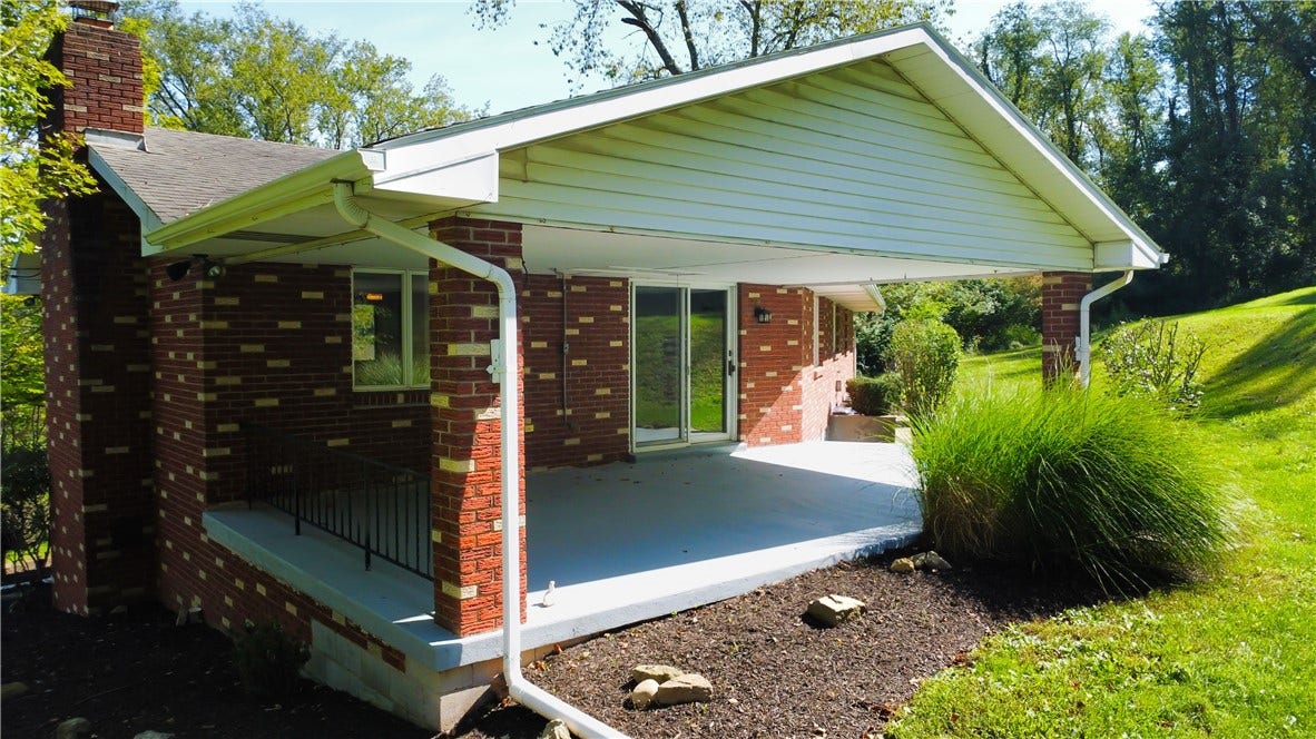 350 Country Club Rd, Washington, PA 15301