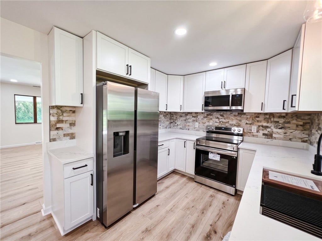 350 Country Club Rd, Washington, PA 15301