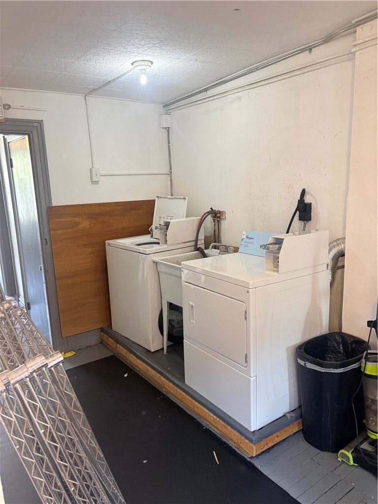 Common laundry
All units