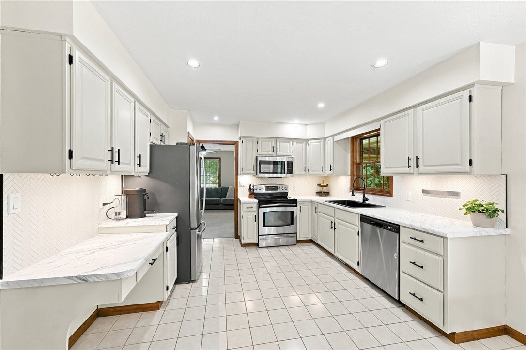143 W Cruikshank Road, Butler, PA 16002