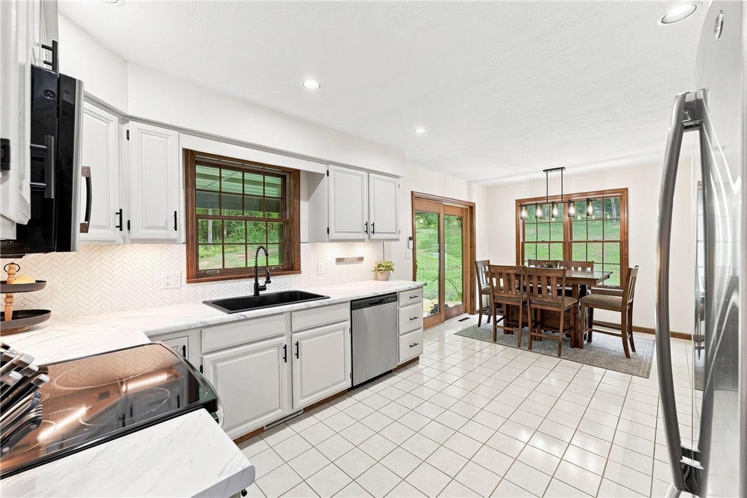 143 W Cruikshank Road, Butler, PA 16002