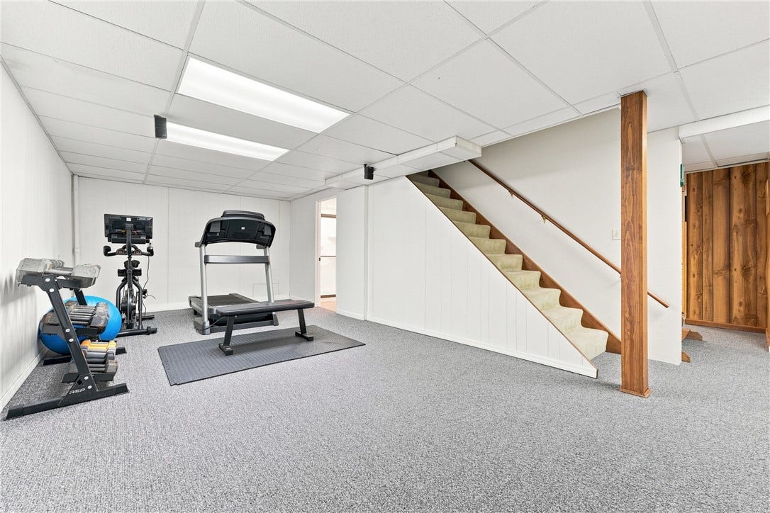 143 W Cruikshank Road, Butler, PA 16002