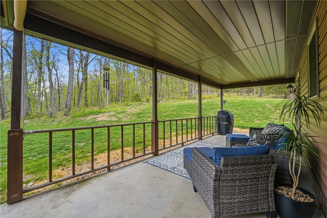 143 W Cruikshank Road, Butler, PA 16002