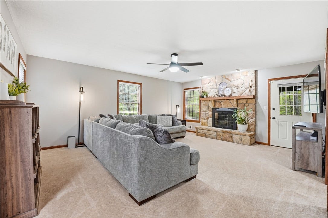 143 W Cruikshank Road, Butler, PA 16002