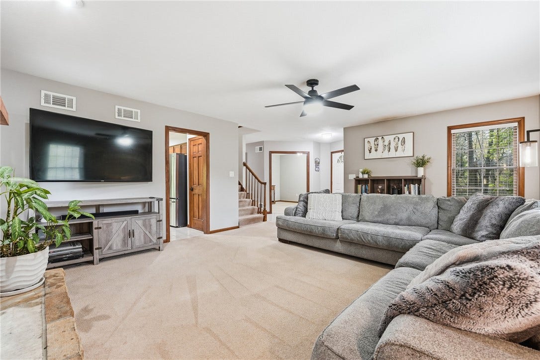143 W Cruikshank Road, Butler, PA 16002