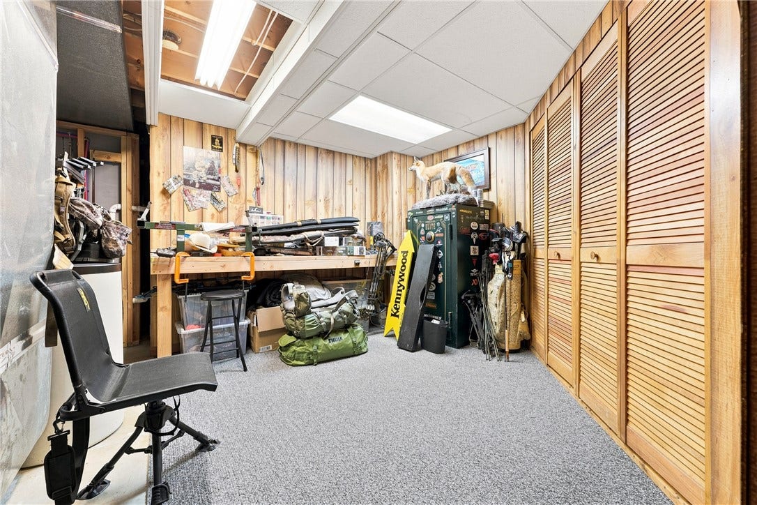 143 W Cruikshank Road, Butler, PA 16002