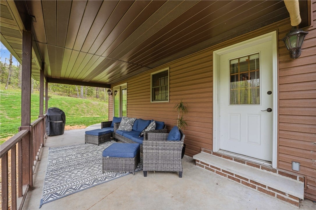 143 W Cruikshank Road, Butler, PA 16002