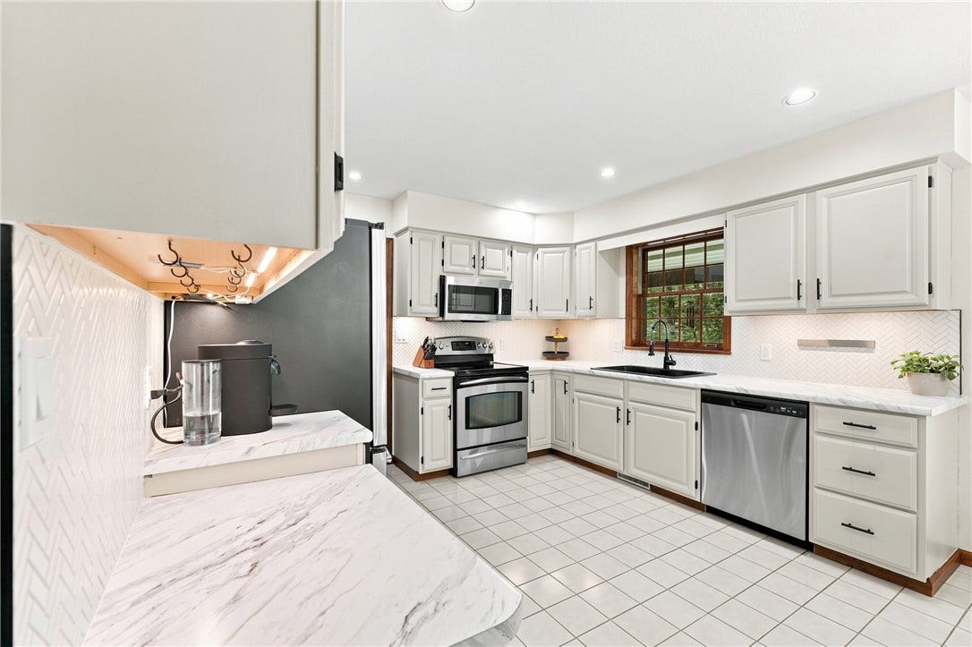 143 W Cruikshank Road, Butler, PA 16002