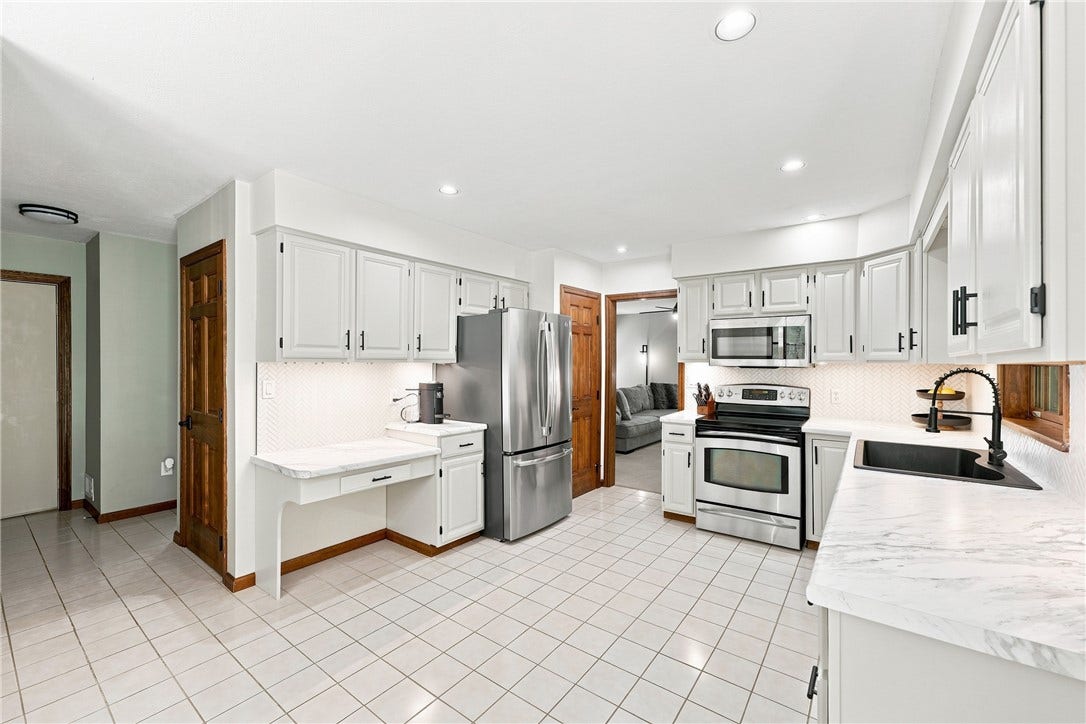 143 W Cruikshank Road, Butler, PA 16002