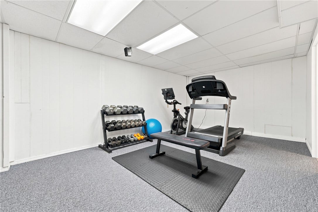 143 W Cruikshank Road, Butler, PA 16002