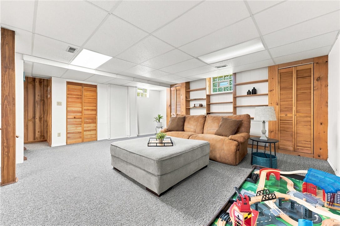 143 W Cruikshank Road, Butler, PA 16002