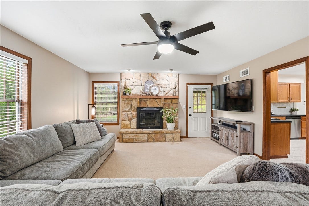 143 W Cruikshank Road, Butler, PA 16002