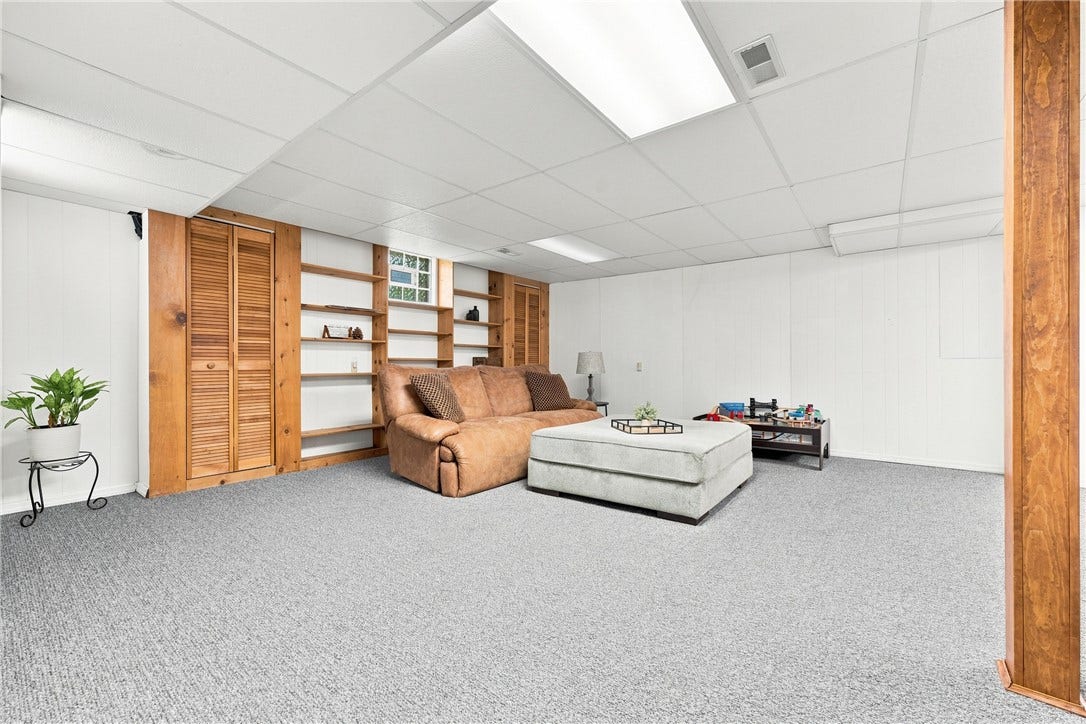 143 W Cruikshank Road, Butler, PA 16002