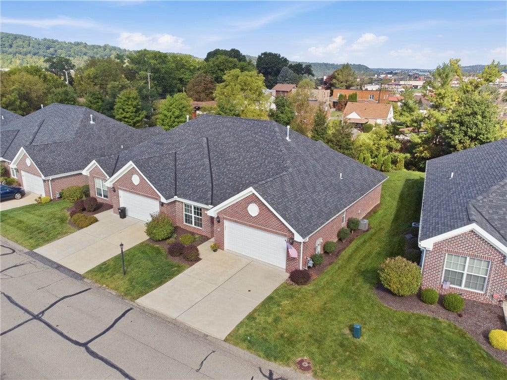 425 River Glen Dr, Baden, PA 15005