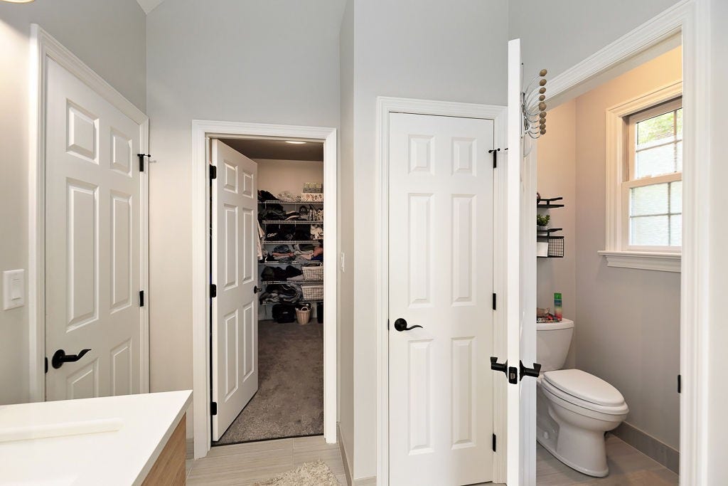 102 Brickbarn Ct, Oakdale, PA 15071