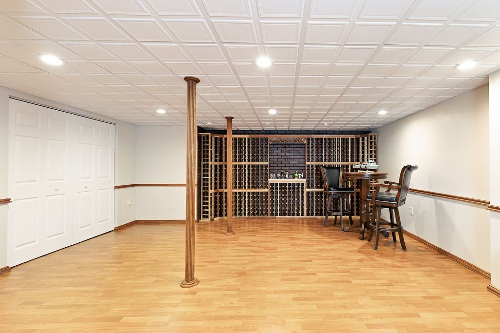 102 Brickbarn Ct, Oakdale, PA 15071