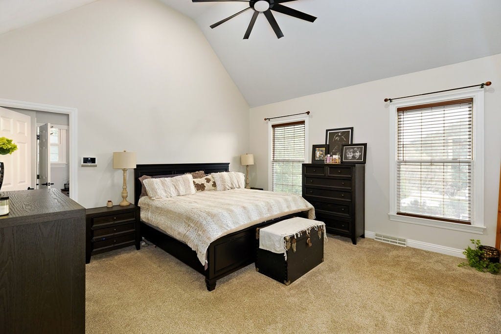 102 Brickbarn Ct, Oakdale, PA 15071