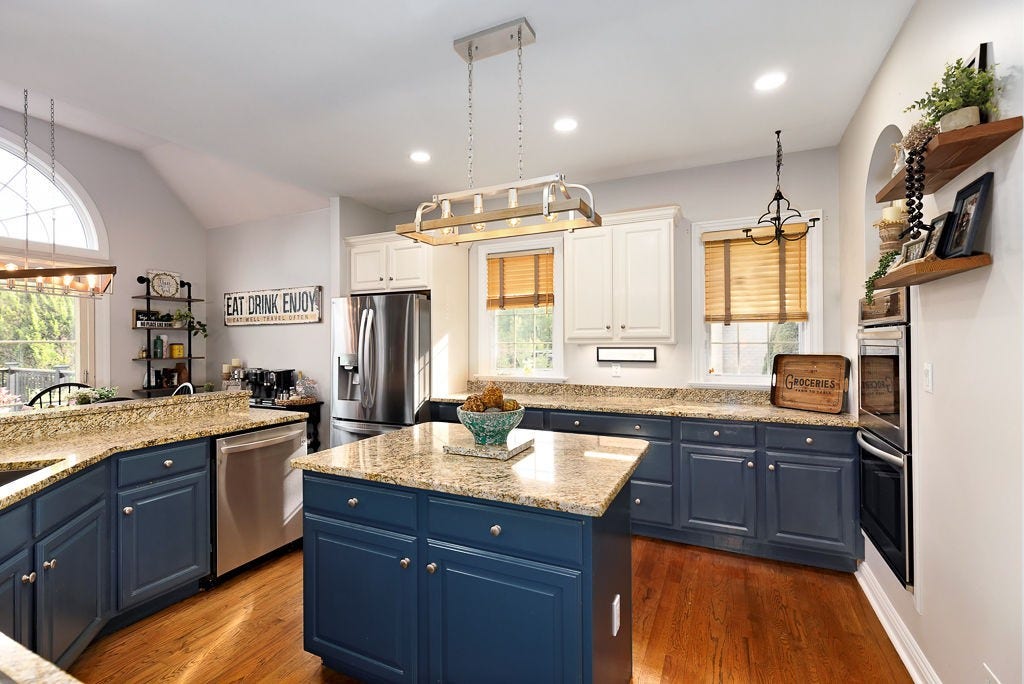 102 Brickbarn Ct, Oakdale, PA 15071
