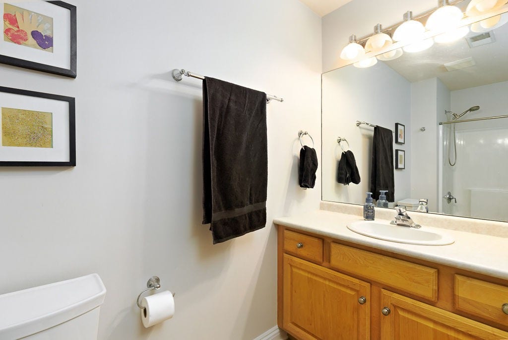 102 Brickbarn Ct, Oakdale, PA 15071