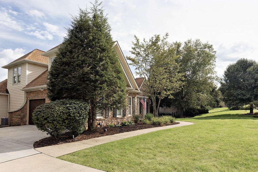 102 Brickbarn Ct, Oakdale, PA 15071