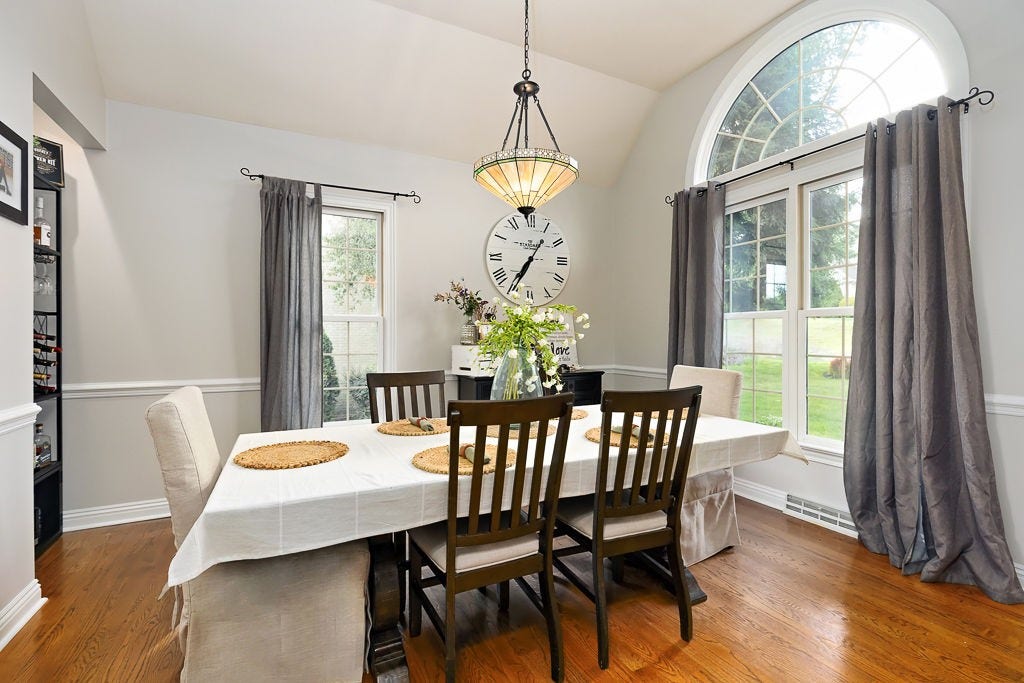 102 Brickbarn Ct, Oakdale, PA 15071
