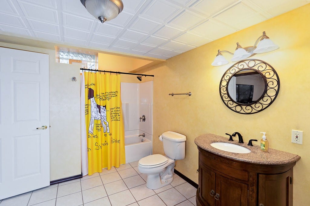 102 Brickbarn Ct, Oakdale, PA 15071