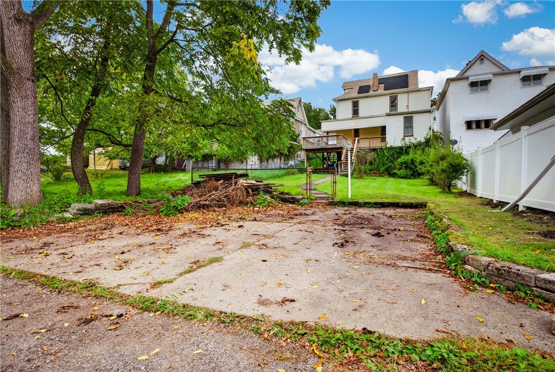 66 Seminole Ave, Washington, PA 15301