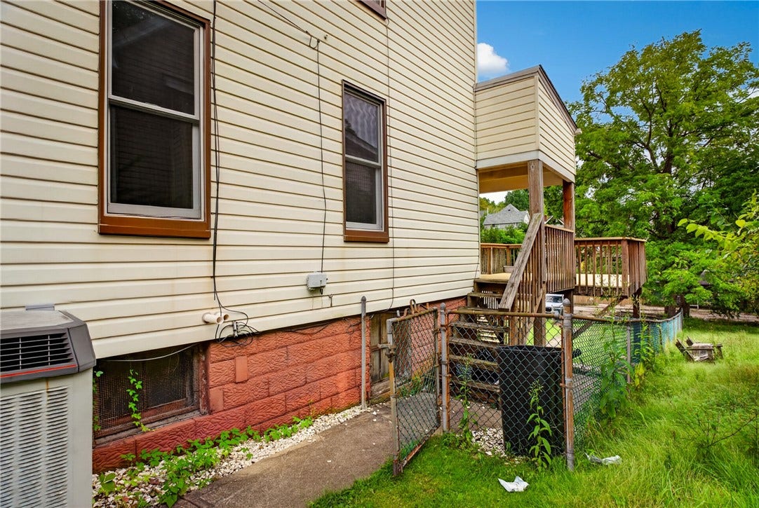 66 Seminole Ave, Washington, PA 15301