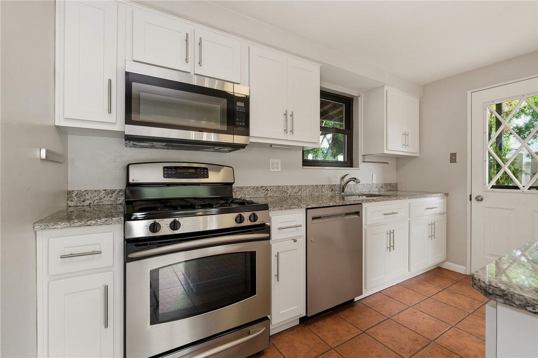 2724 Dwight Ave, Pittsburgh, PA 15216 The Chef Of The Home Will Love Cooking On The Gas Range