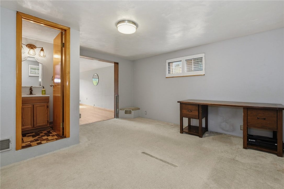 2724 Dwight Ave, Pittsburgh, PA 15216 Another Look At The Family Room