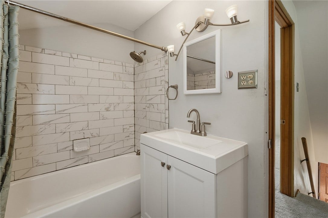 2724 Dwight Ave, Pittsburgh, PA 15216 Tile Shower And Tub