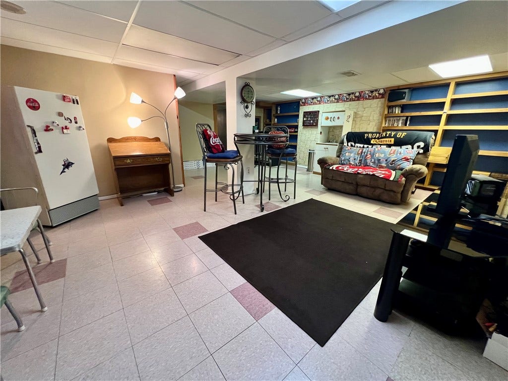 108 N. 1st St, Masontown, PA 15461