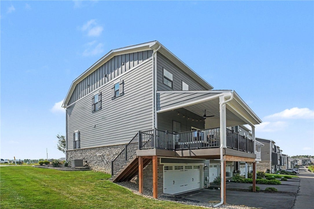 223 Marketplace Ave, Coraopolis, PA 15108