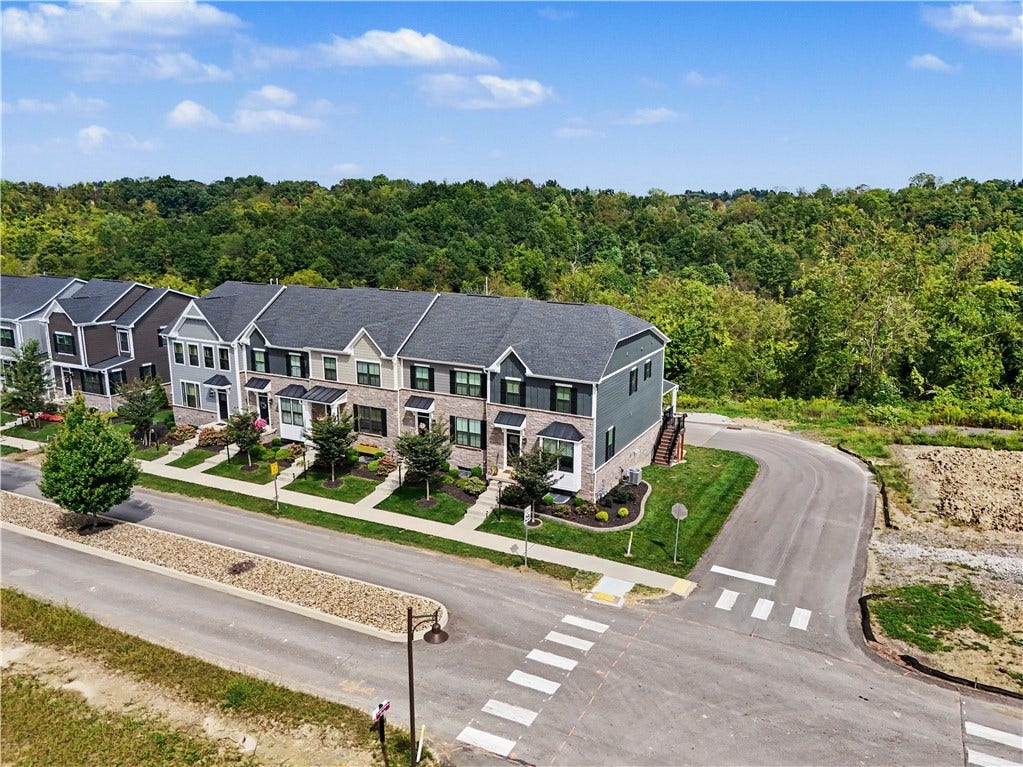223 Marketplace Ave, Coraopolis, PA 15108