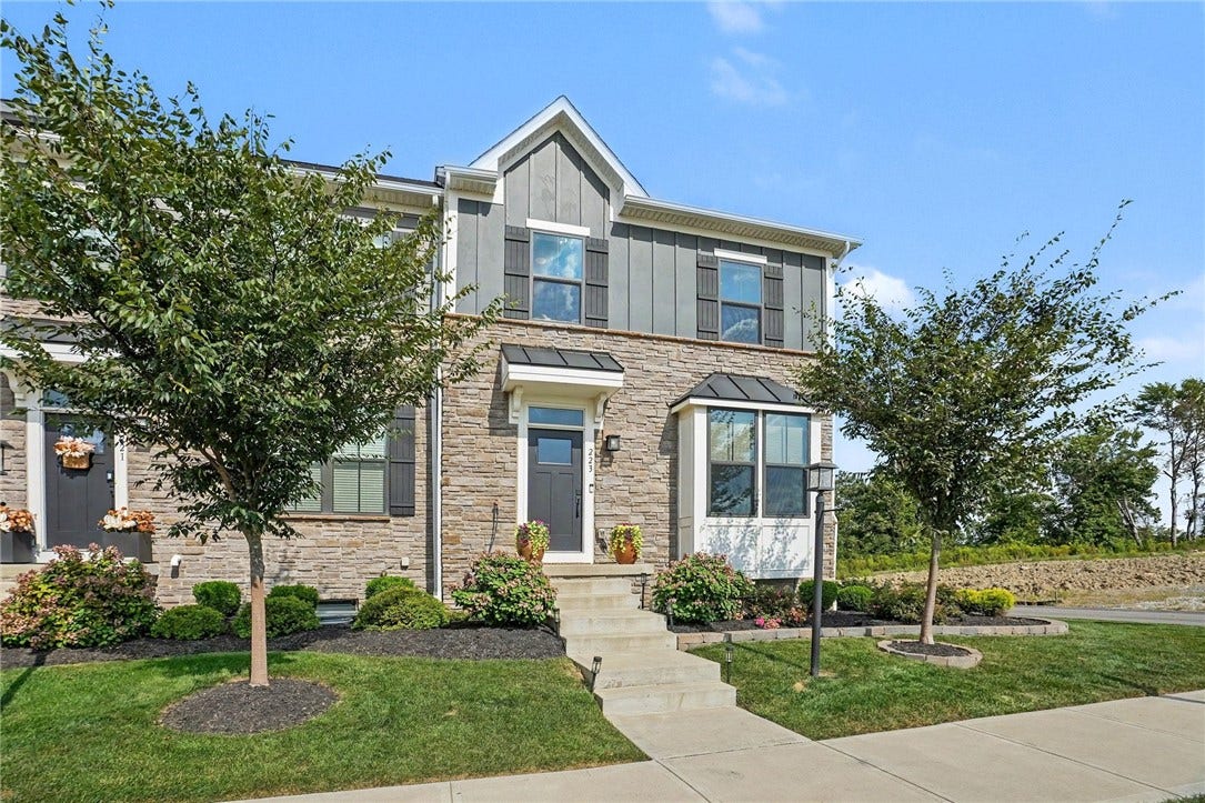 223 Marketplace Ave, Coraopolis, PA 15108