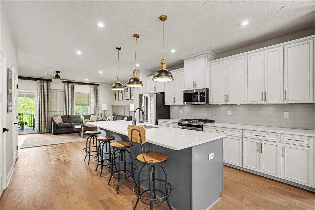 223 Marketplace Ave, Coraopolis, PA 15108