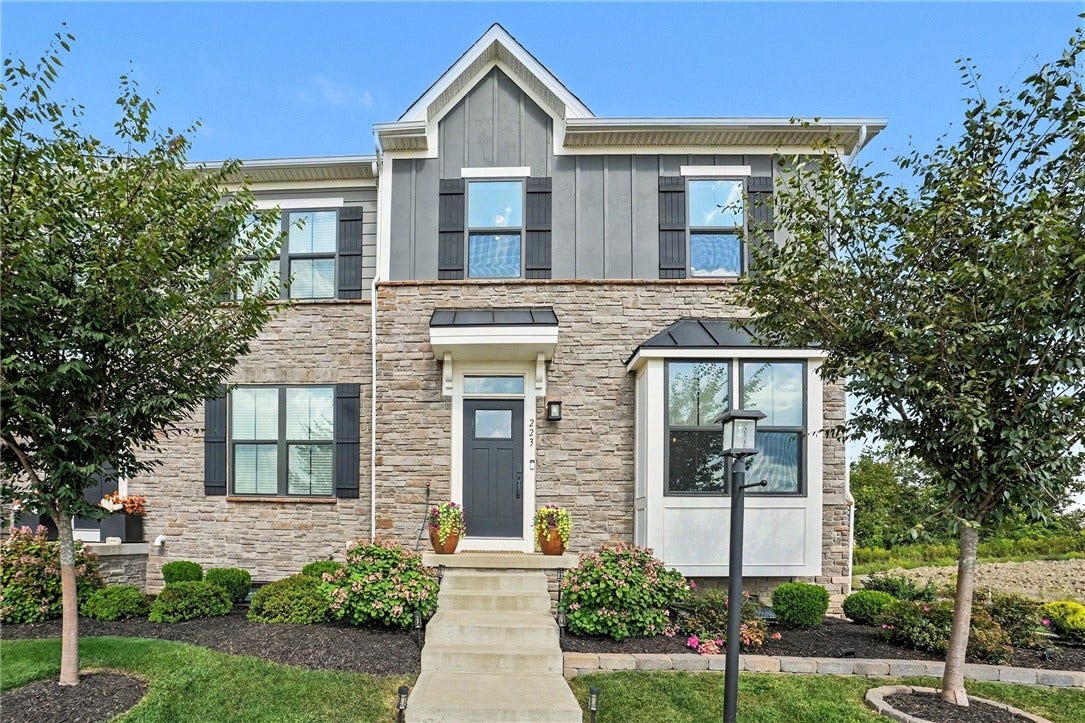 223 Marketplace Ave, Coraopolis, PA 15108