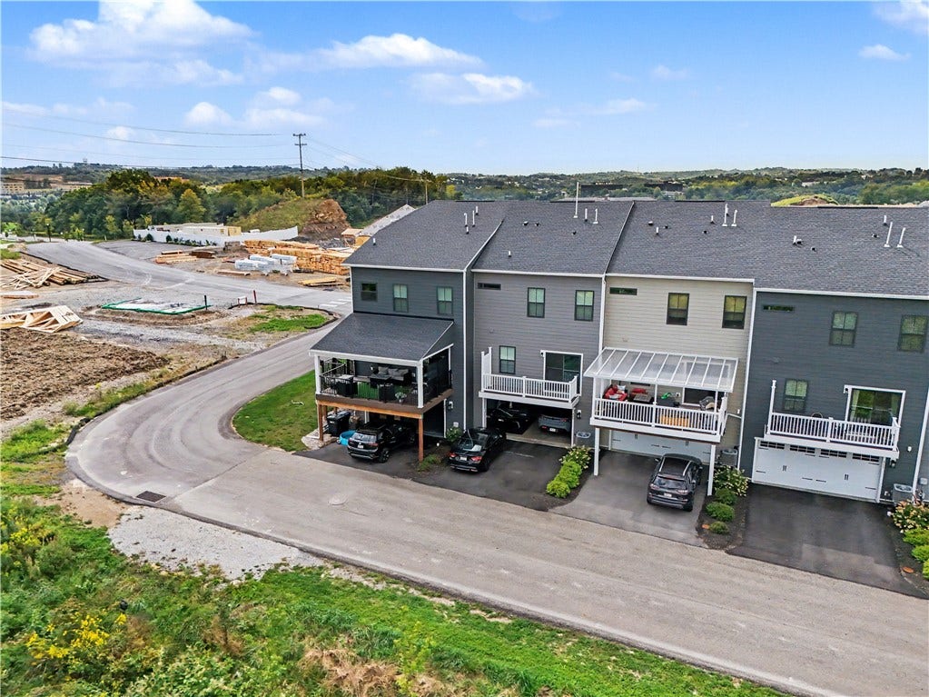 223 Marketplace Ave, Coraopolis, PA 15108