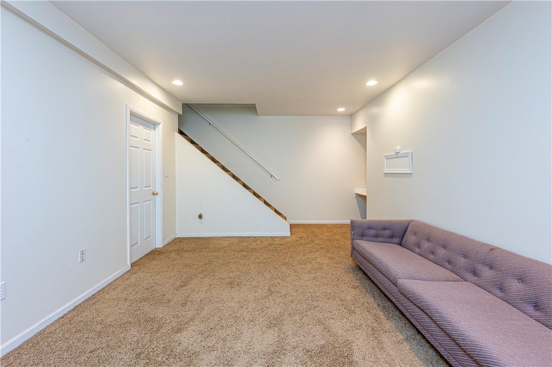 810 Stonebridge Drive, Greensburg, PA 15601
